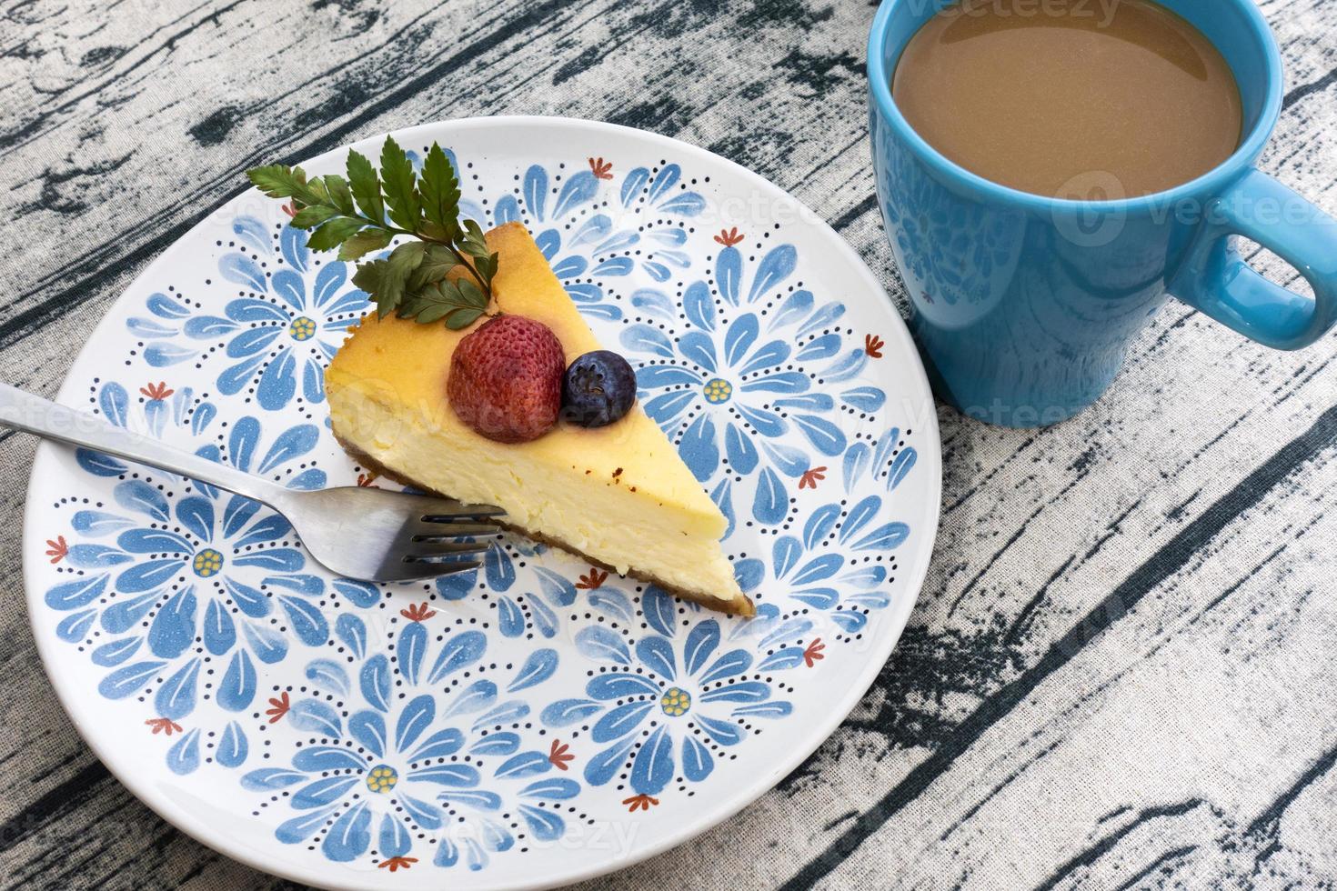 New York cheesecake e bolo de chocolate para a época festiva. foto