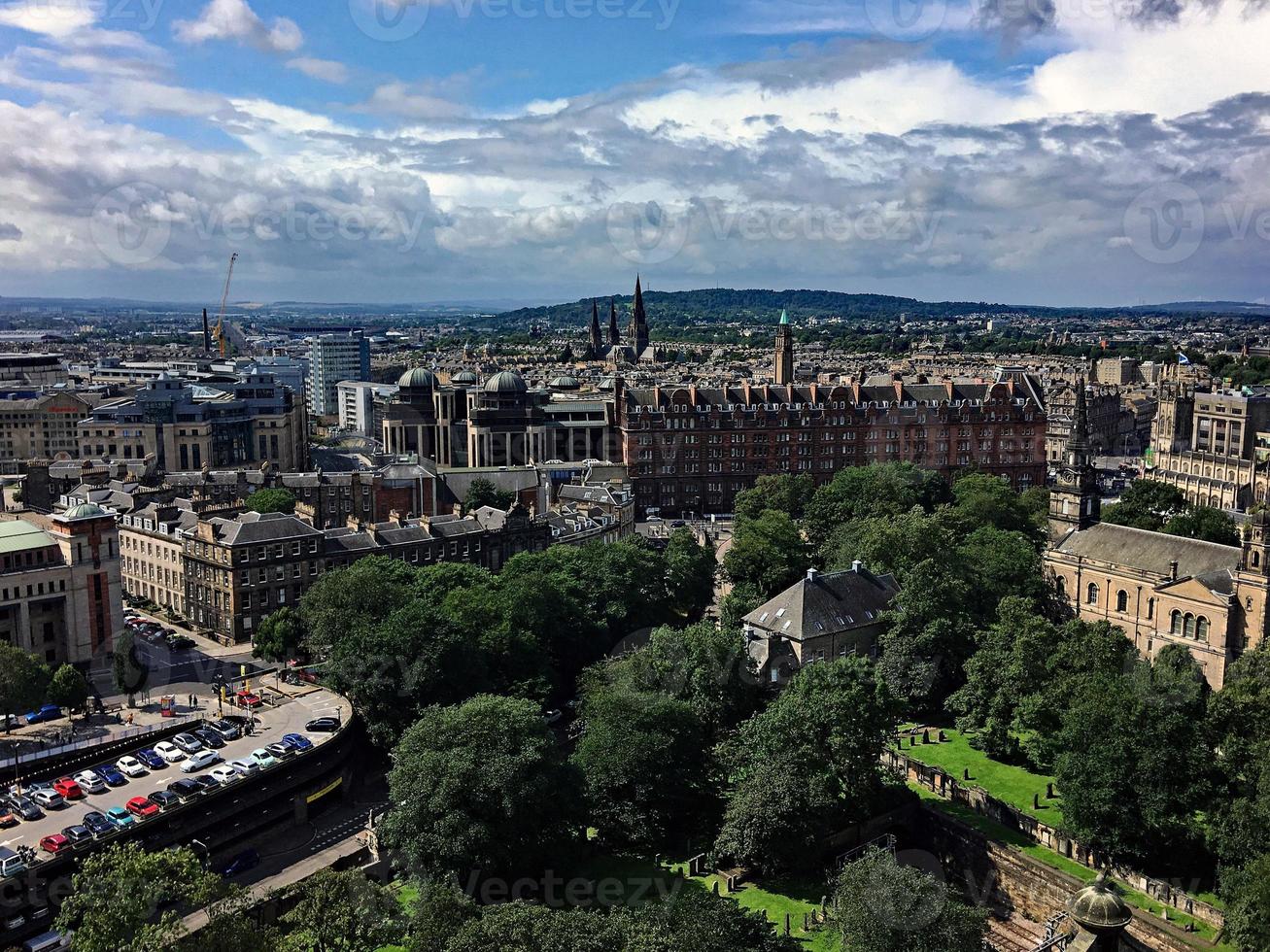 uma vista de edimburgo na escócia foto