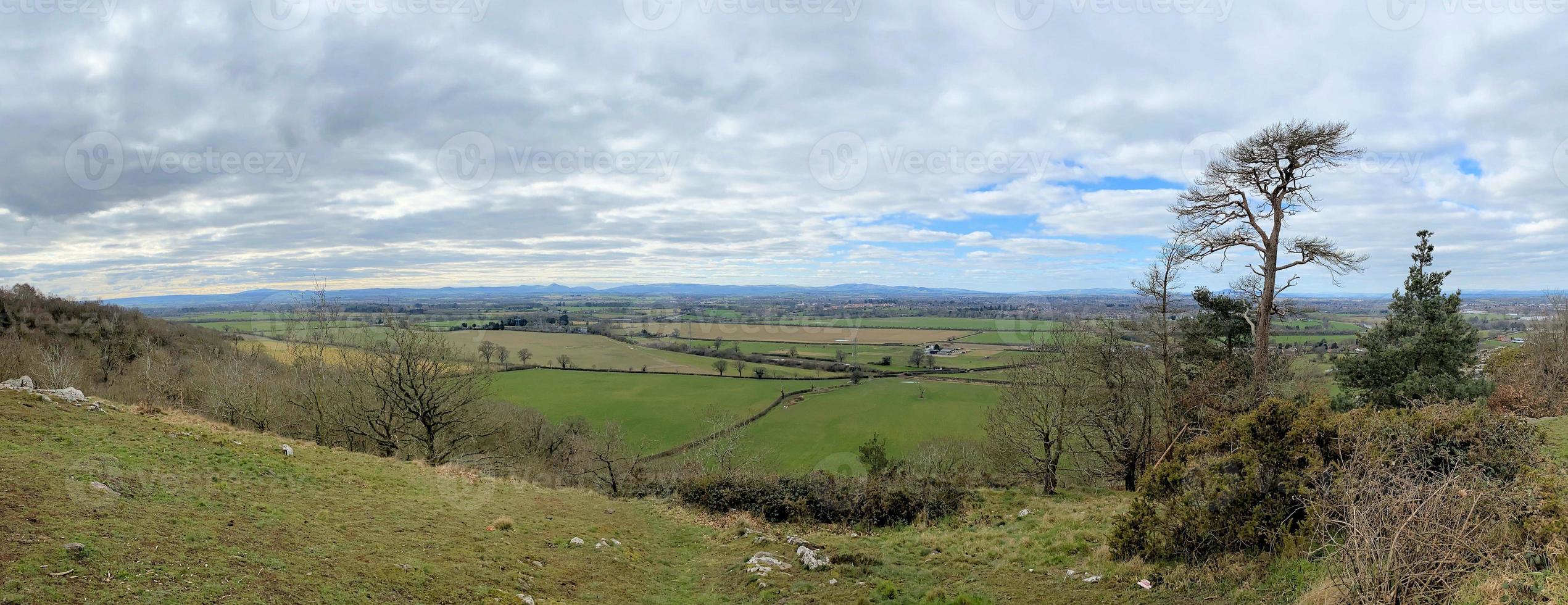 uma vista da zona rural de shropshire em haughmond hill foto