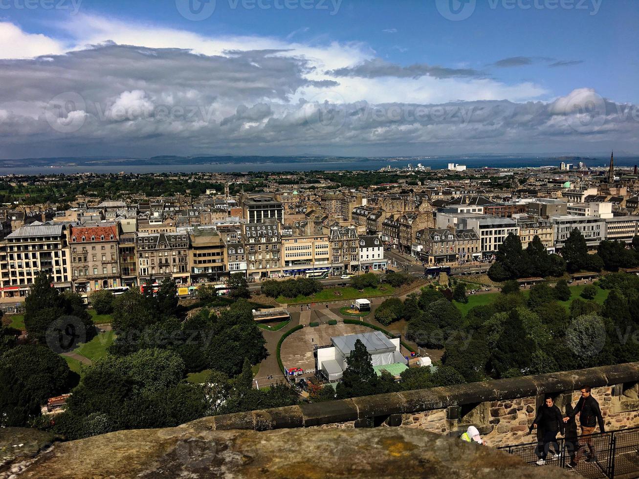 uma vista de edimburgo na escócia foto