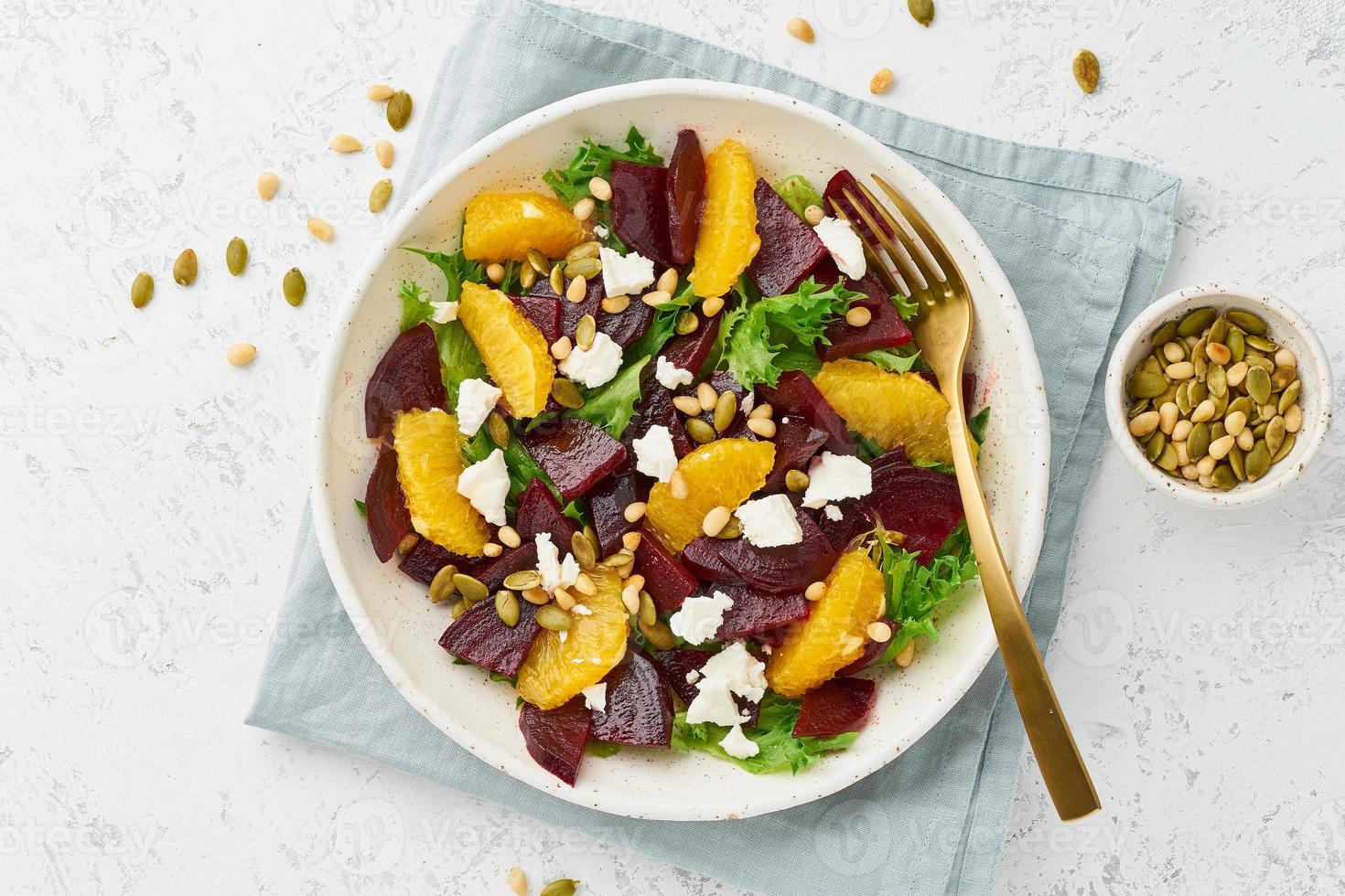 salada vegana com requeijão de beterraba abacate laranja feta ricota e sementes de abóbora, dieta ceto dash, foto