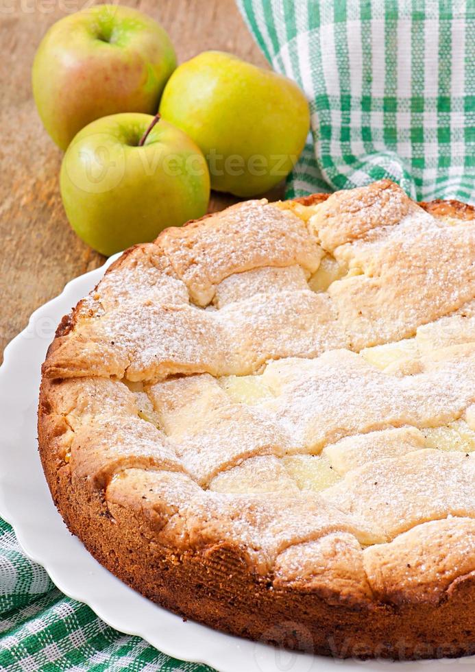 torta de maçã com creme foto