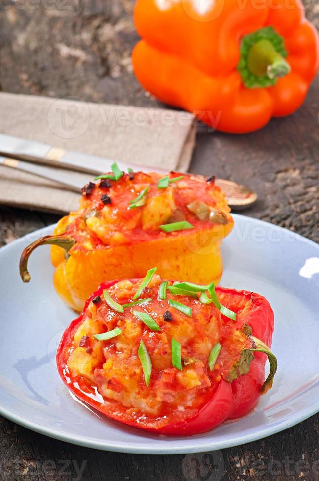 pimentos recheados com batatas e chouriço foto