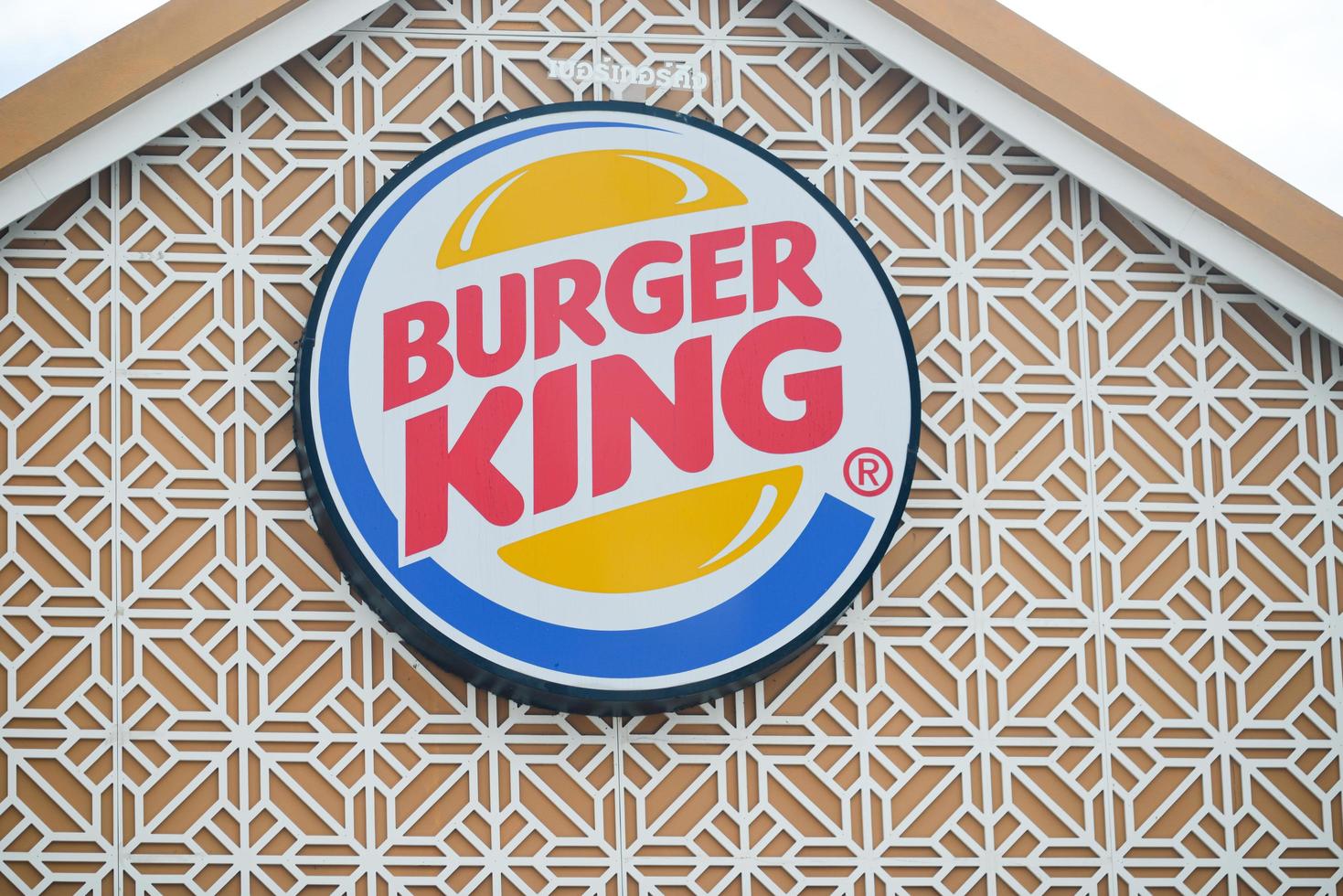 Phuket, Tailândia, 1º de maio de 2022 - sinal do Burger King foto