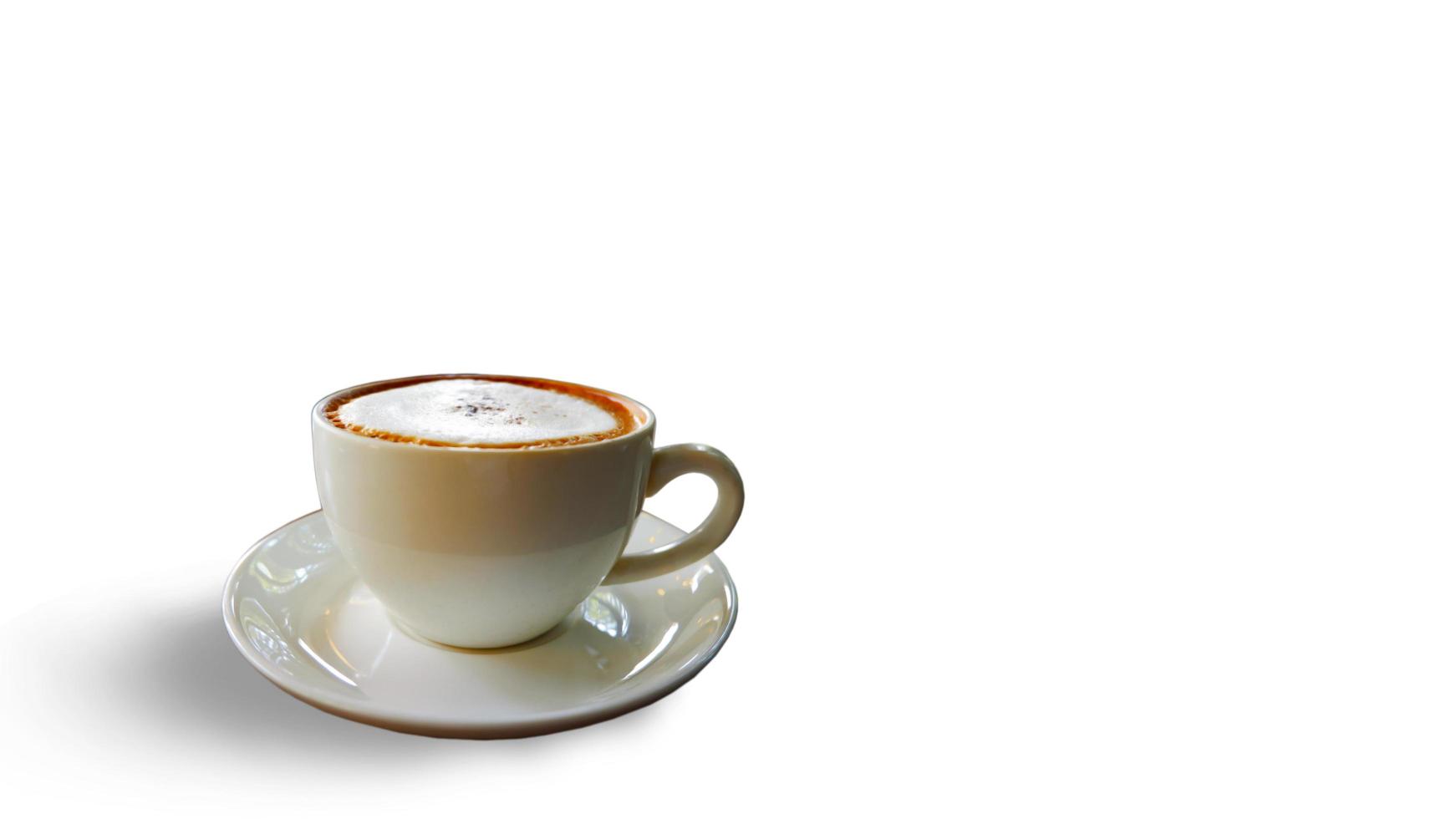 café cappuccino e espaço em fundo branco. foto