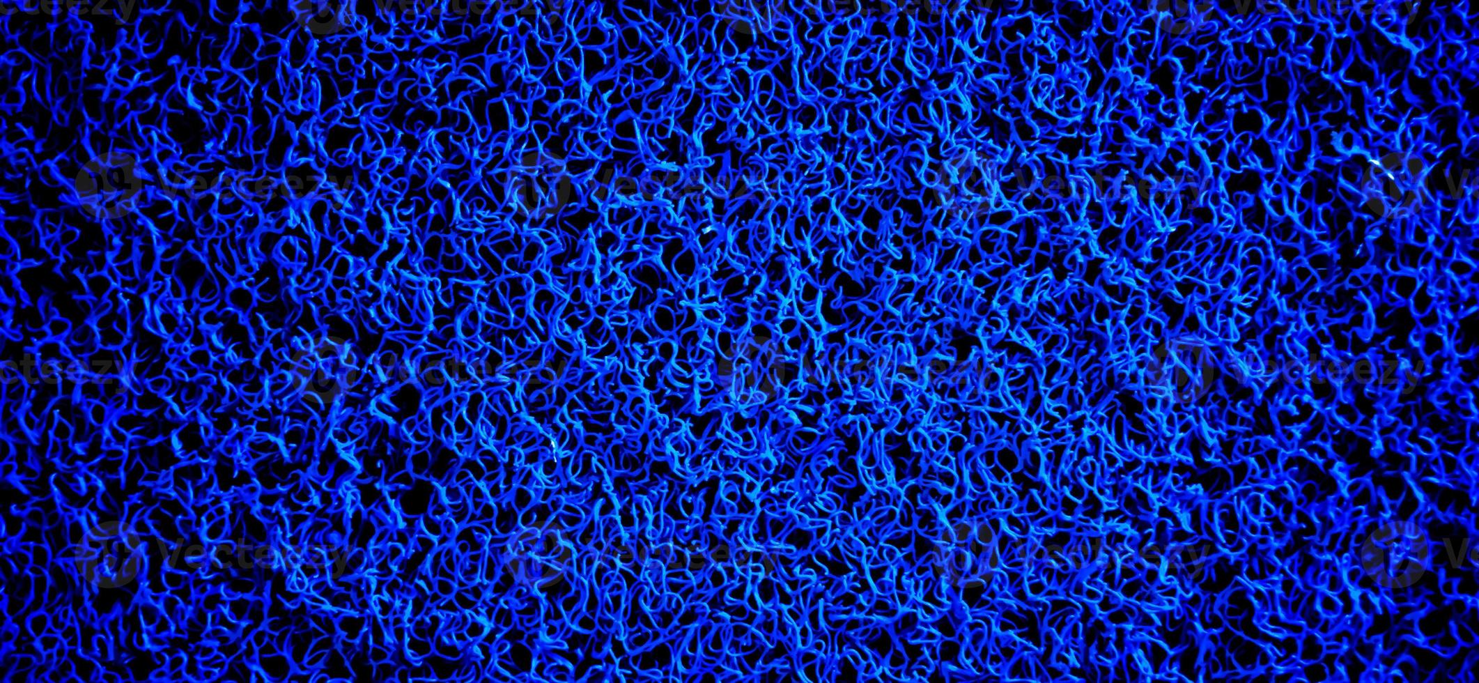 um tapete de fibra azul encaracolado. foto