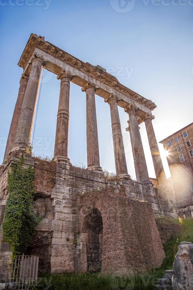 famosas ruínas romanas em Roma, capital da Itália foto