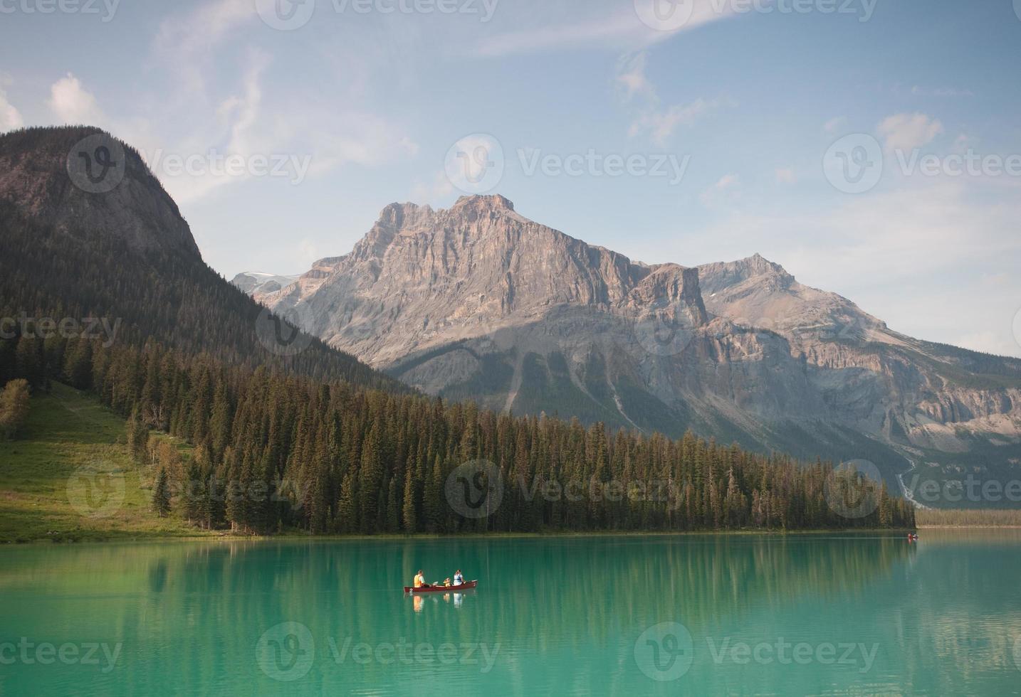 canoagem no lago esmeralda foto