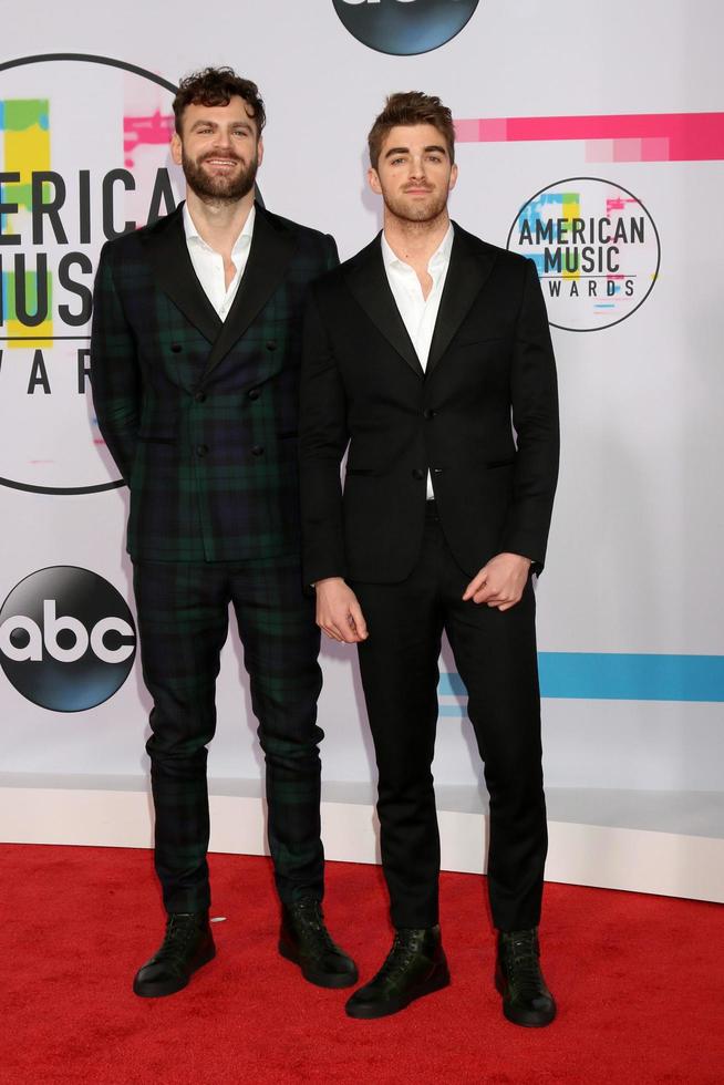 los angeles 19 de novembro, alex pall, andrew taggart no american music awards 2017 no microsoft theater em 19 de novembro de 2017 em los angeles, ca foto