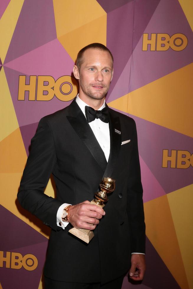 los angeles 7 de janeiro, alexander skarsgard no hbo post golden globe party 2018 no beverly hilton hotel em 7 de janeiro de 2018 em beverly hills, ca foto