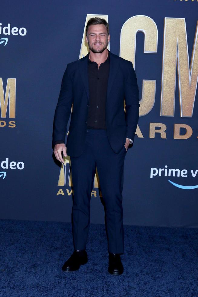 las vegas 7 de março, alan ritchson na 2022 academy of country music awards chegadas ao allegient stadium em 7 de março de 2022 em las vegas, nv foto