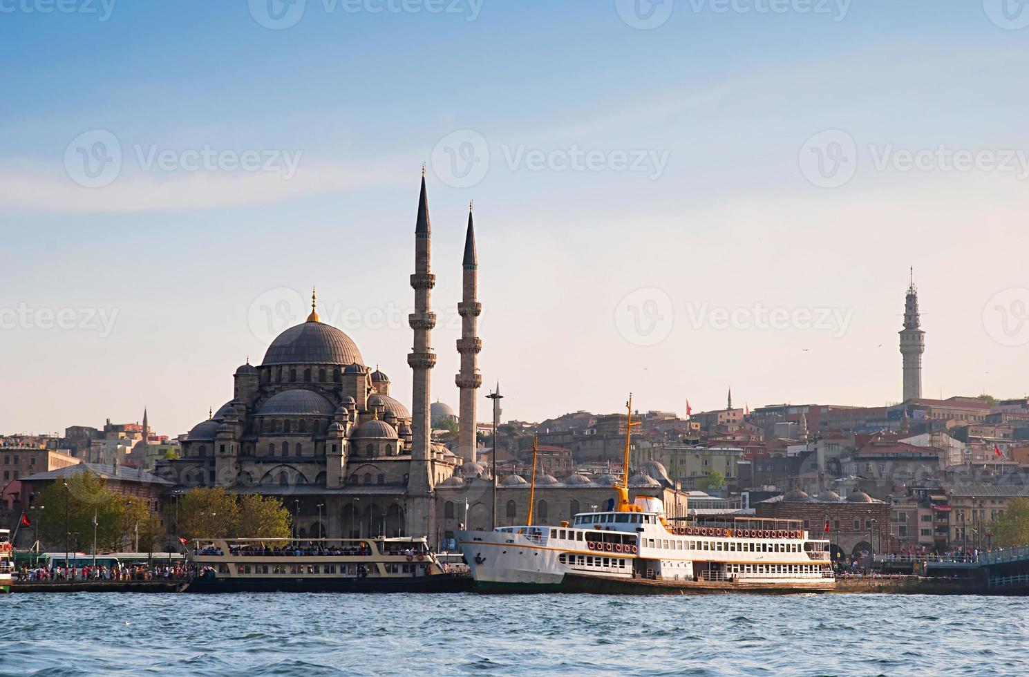 nova mesquita de Istambul e navios, turquia foto