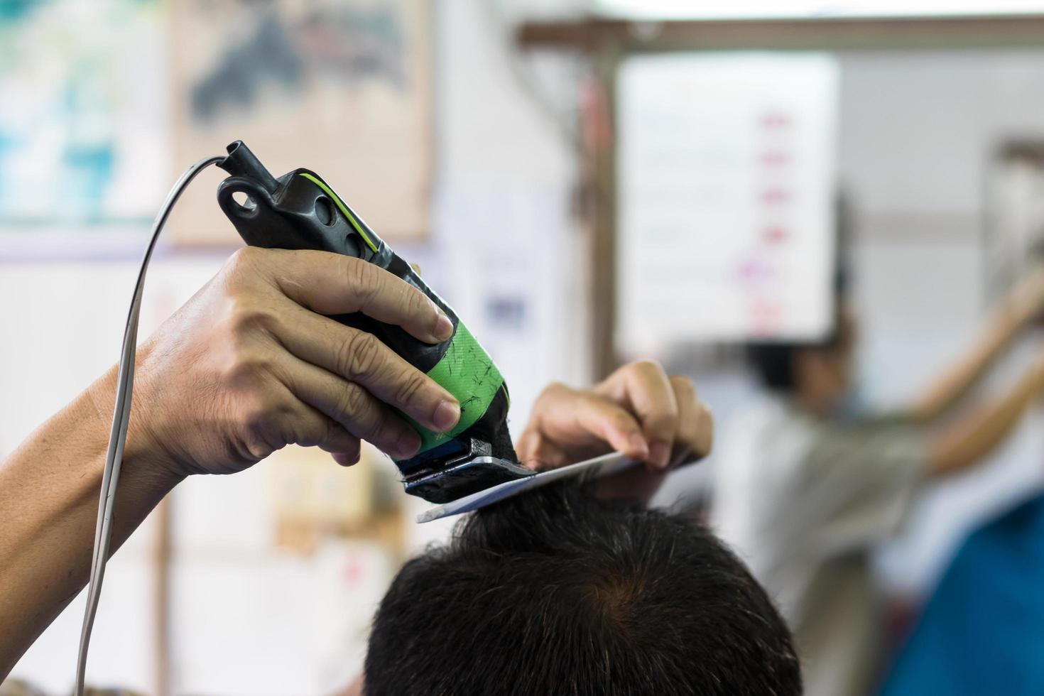 aparador com pente, aparador de cabelo. foto