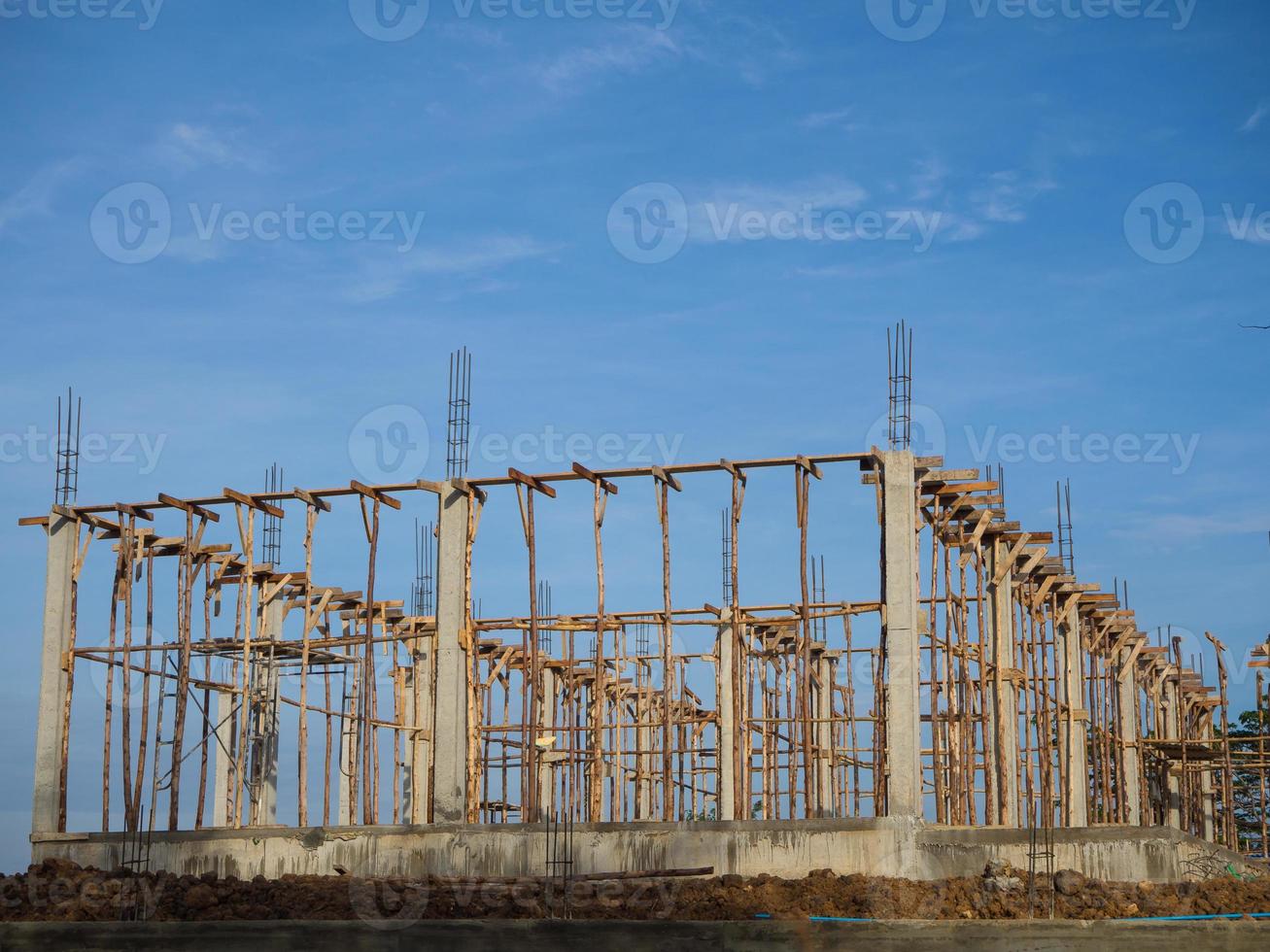 colunas e vigas estruturais, casa de concreto. foto