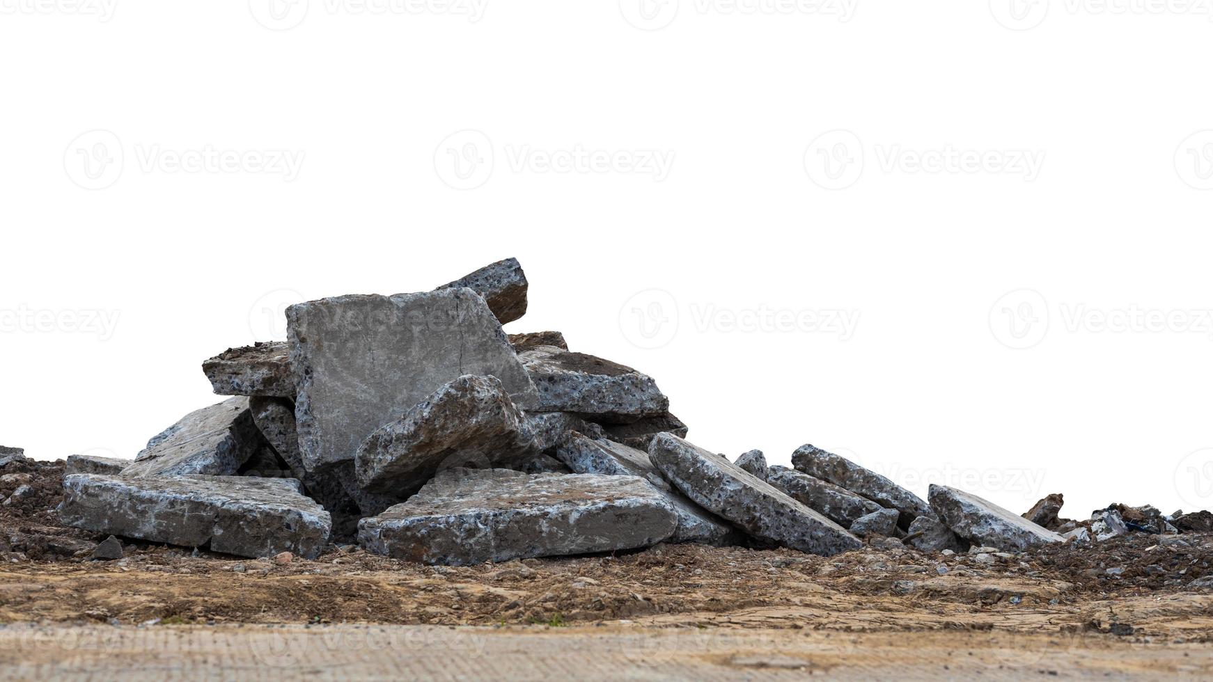 baixa visão isolar detritos de grandes blocos de concreto são empilhados nos montes. foto