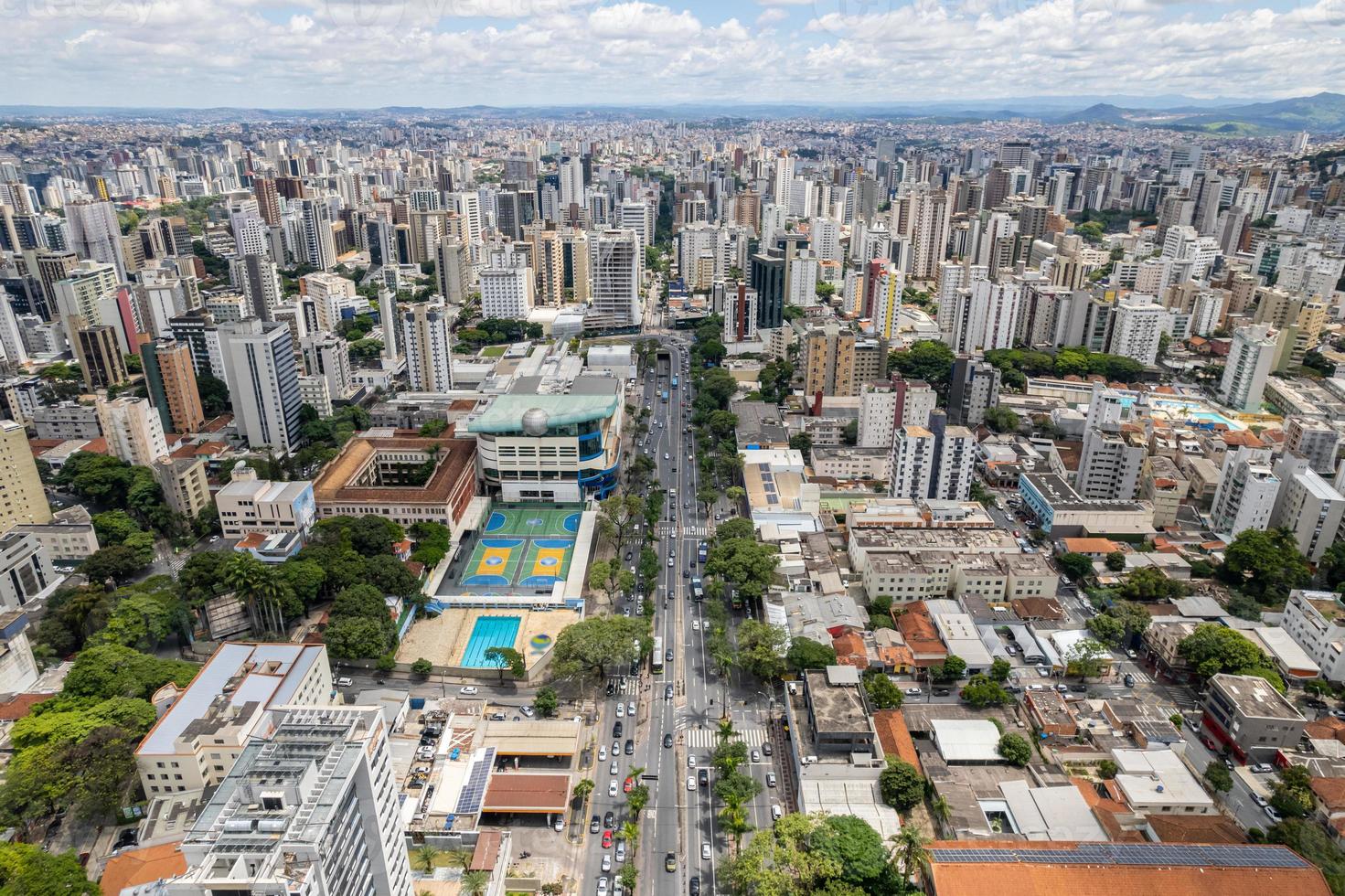 vista aérea da cidade de belo horizonte, em minas gerais, brasil. foto