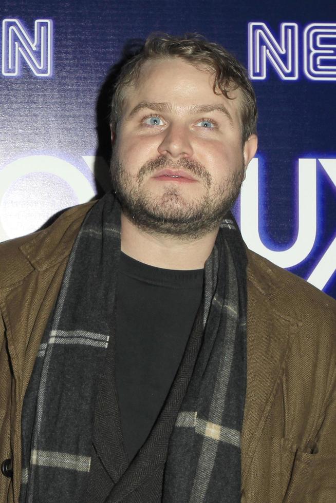 los angeles, 5 de dezembro - brady corbet no vox lux los angeles premiere no arclight hollywood em 5 de dezembro de 2018 em los angeles, ca foto