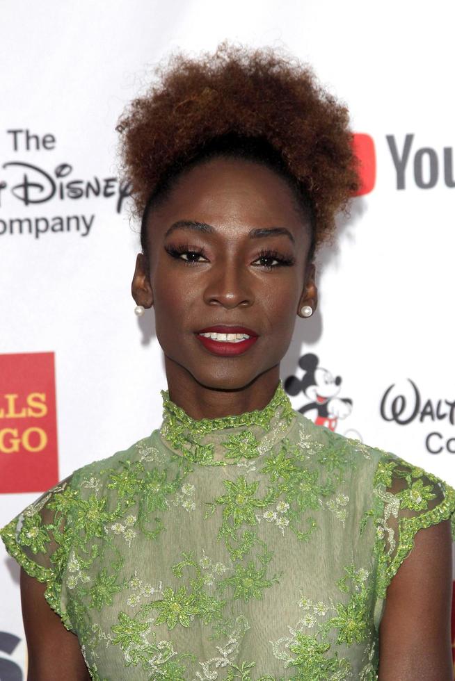 los angeles, 20 de outubro - angelica ross nos prêmios de respeito glsen de 2017 no hotel beverly wilshire em 20 de outubro de 2017 em beverly hills, ca foto