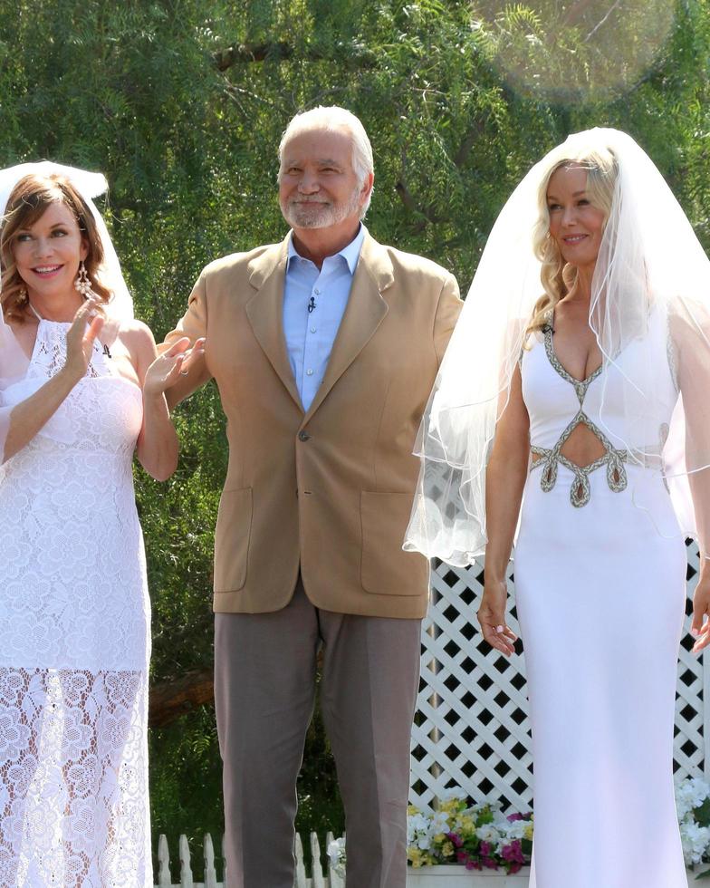 los angeles, 14 de abril - bobbie eaks, john mccook, jennifer gareis at the home and family celebra 30 anos de bold and beautifuls nos estúdios universais em 14 de abril de 2017 em los angeles, ca foto