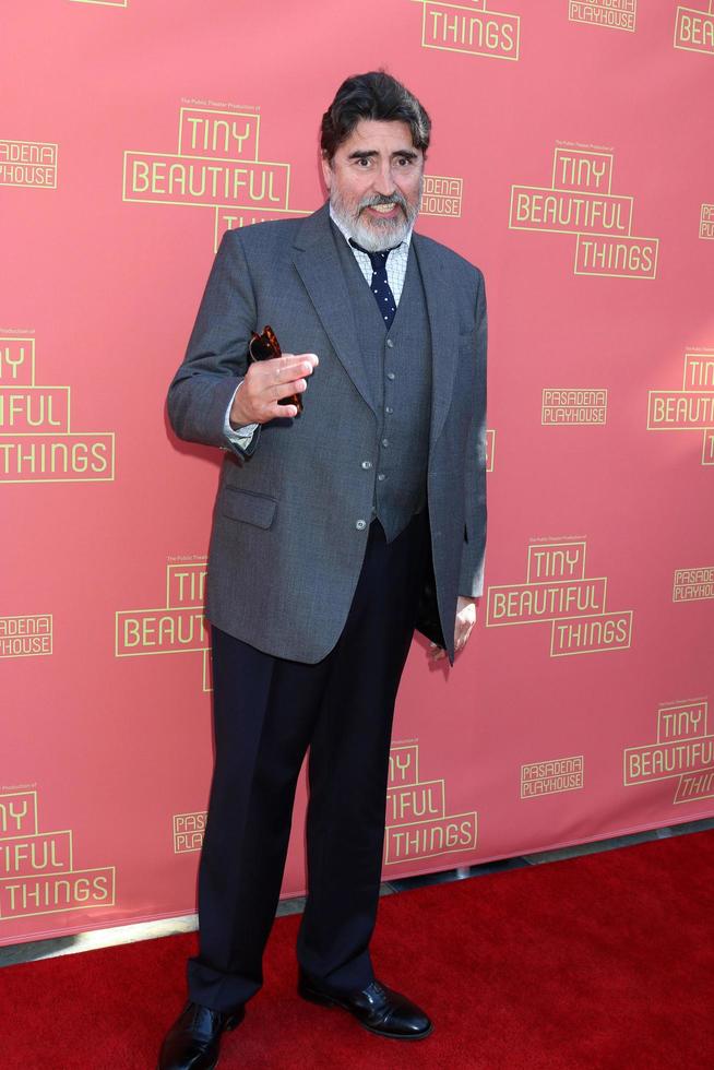 los angeles, 14 de abril - alfred molina na noite de abertura das pequenas coisas bonitas no teatro de pasadena em 14 de abril de 2019 em pasadena, ca foto