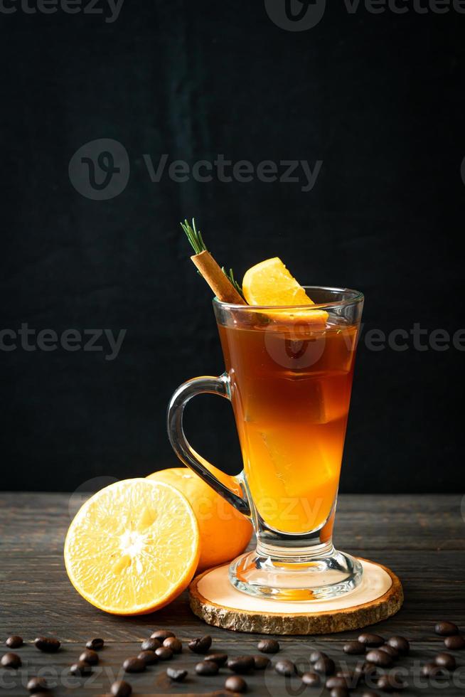 café preto com suco de laranja e limão foto