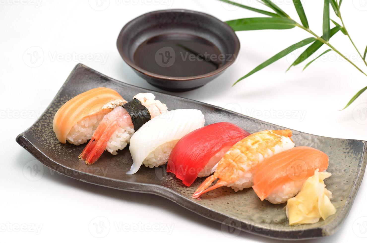 sushi, pratos tradicionais japoneses foto