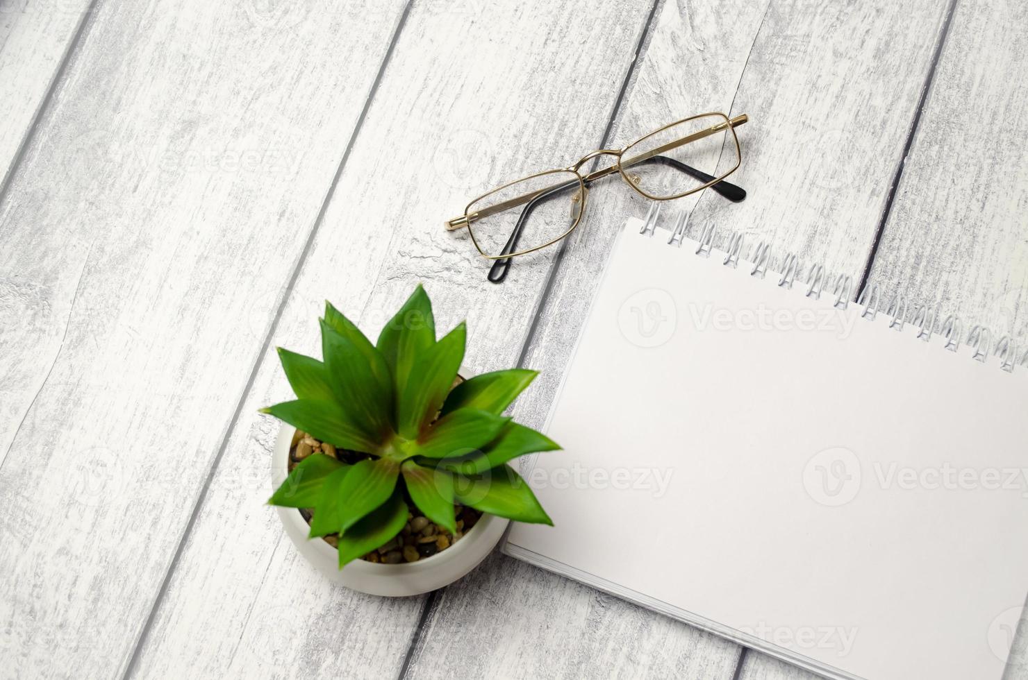 mesa de escritório de vista superior. conceito de negócios foto