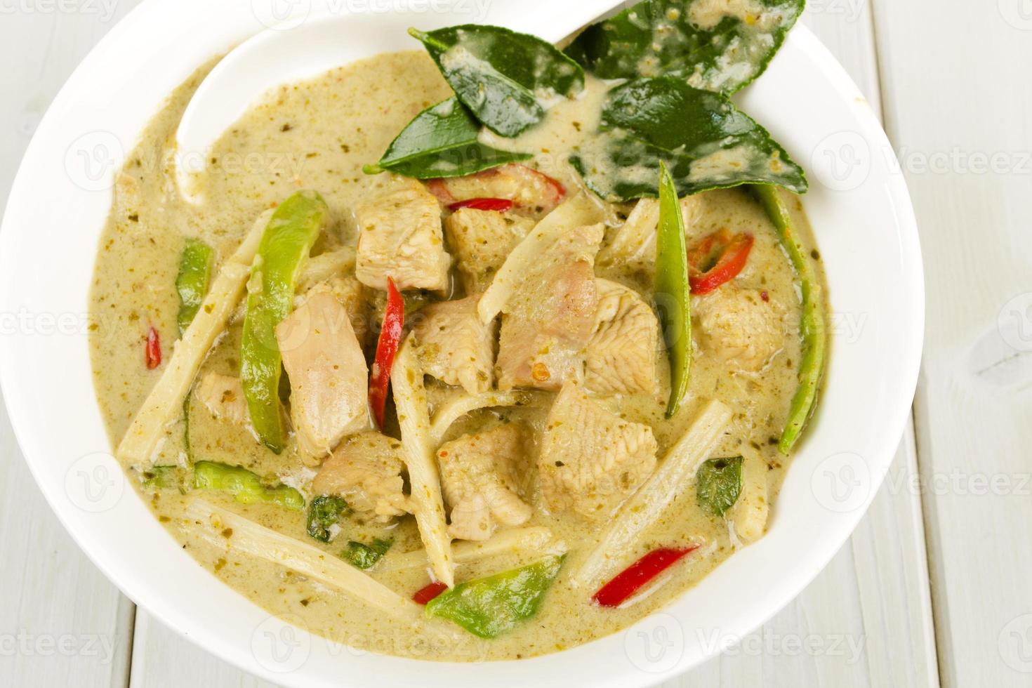 kaeng khiao wan kai - curry de frango verde tailandês foto