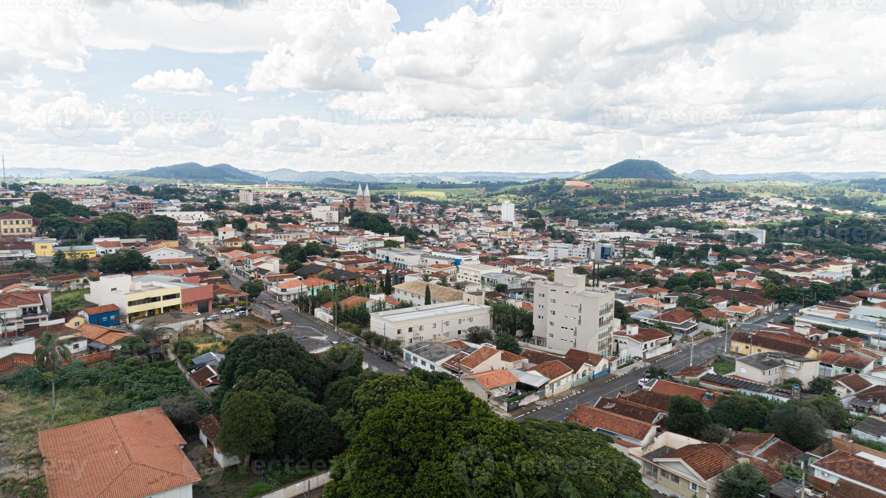 vista aérea da cidade de guaxupé foto