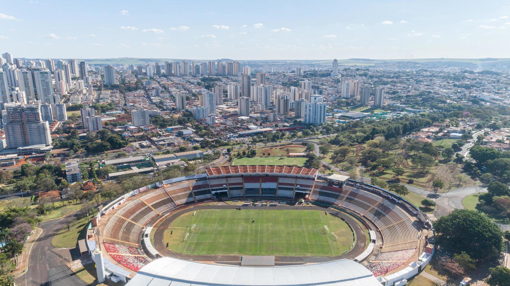 cumbuco, ceara, brasil set 2019 - vista aérea do estádio placido castelo foto