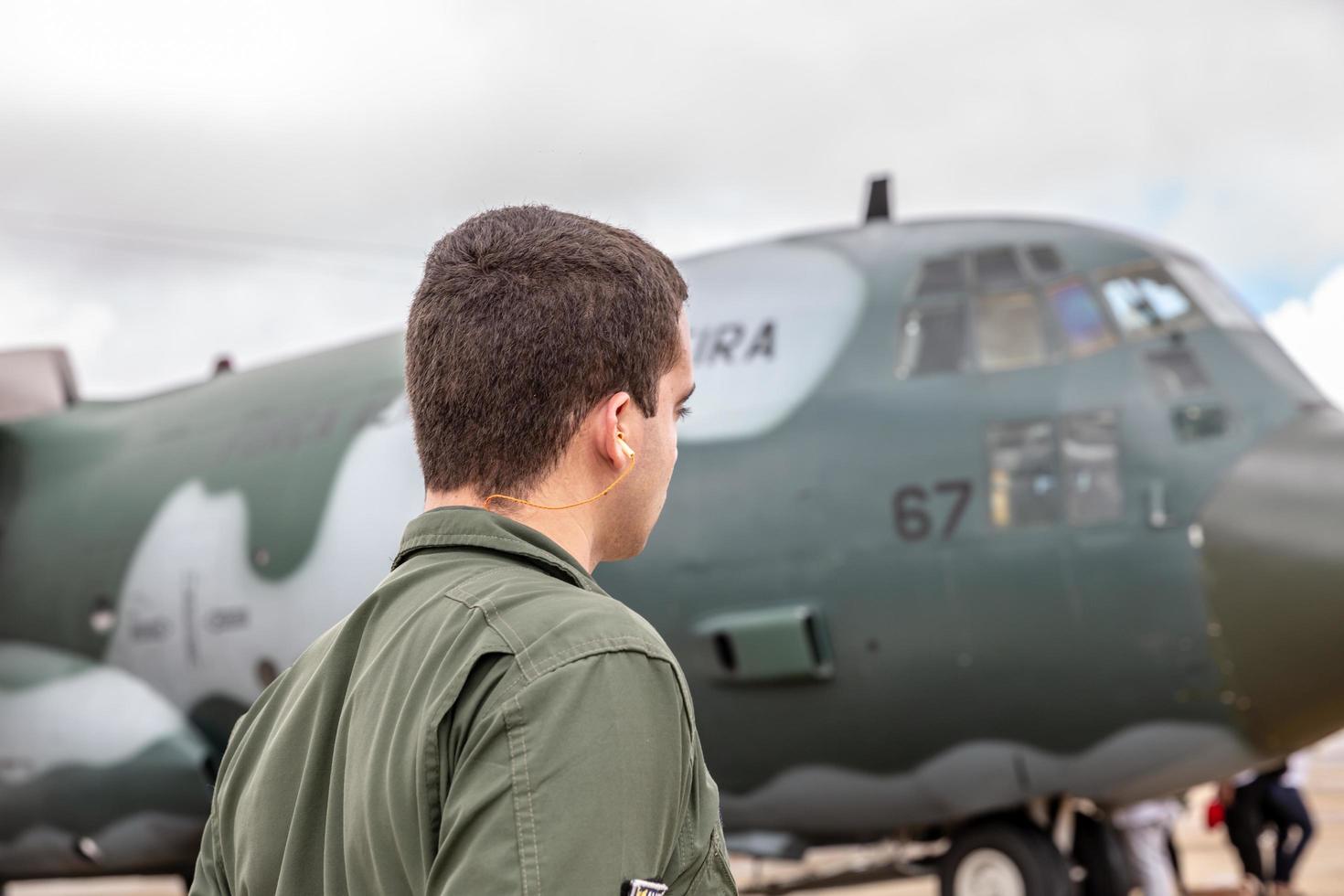 bahia, brasil, maio de 2019 - piolet com hercules c-130 foto