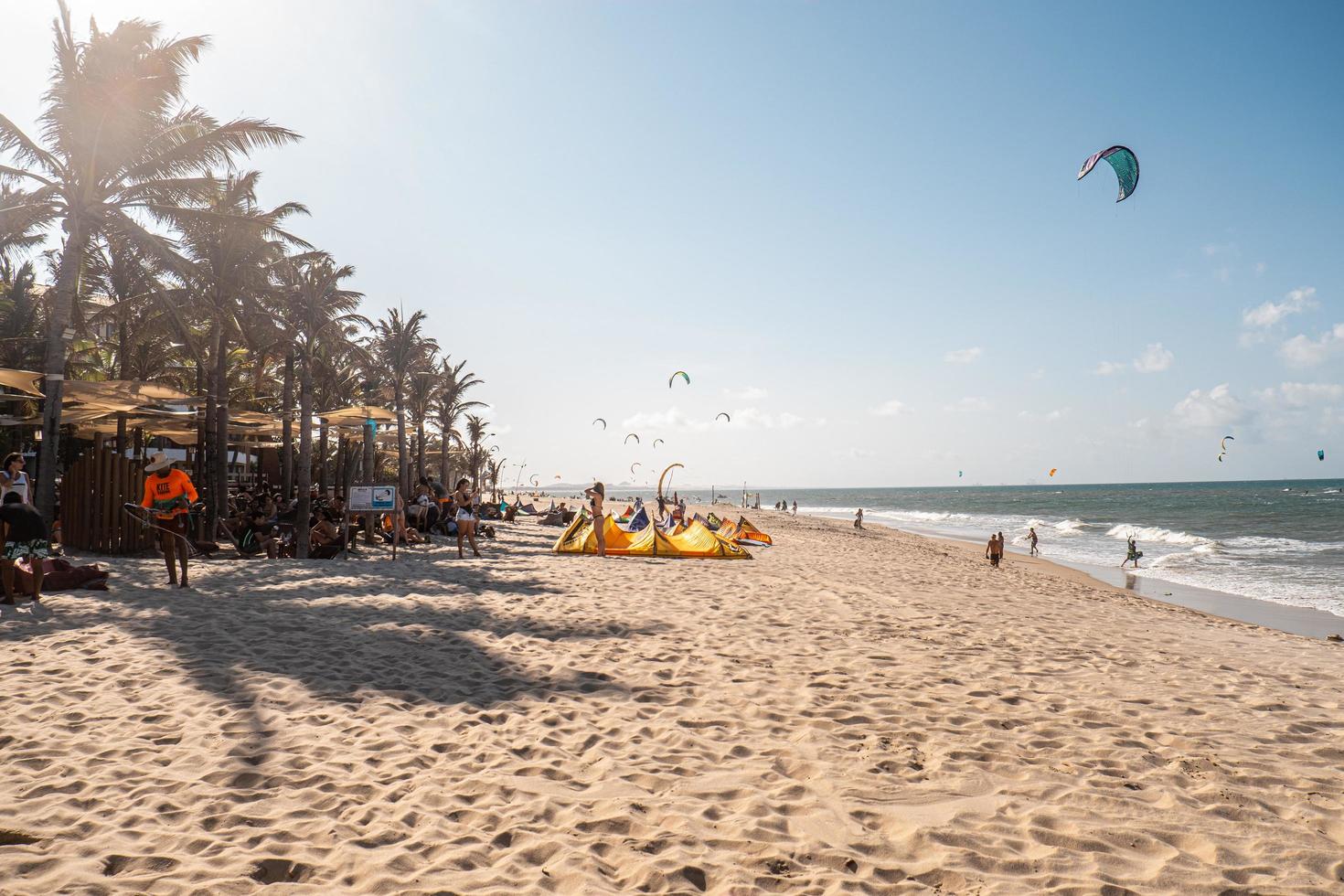 ceara, brasil, setembro de 2019 - dia de sol na praia do cumbuco foto