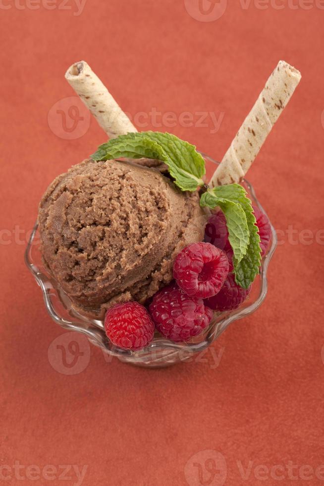 taça de sorvete de chocolate foto