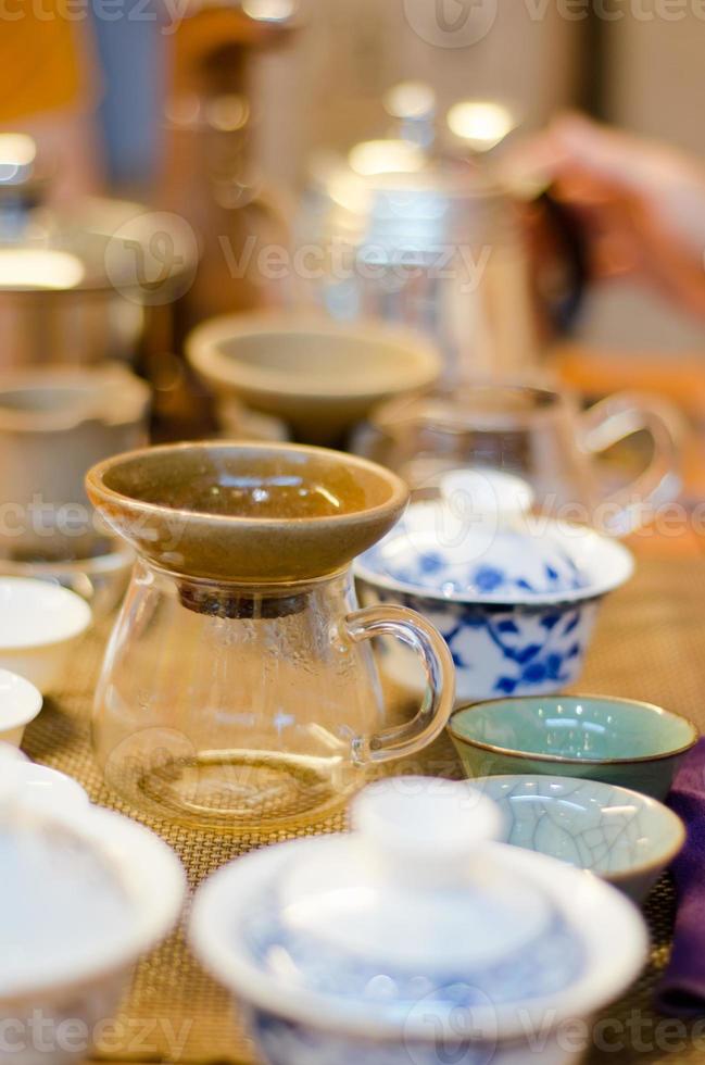 chá chinês de serviço em uma casa de chá (2) foto
