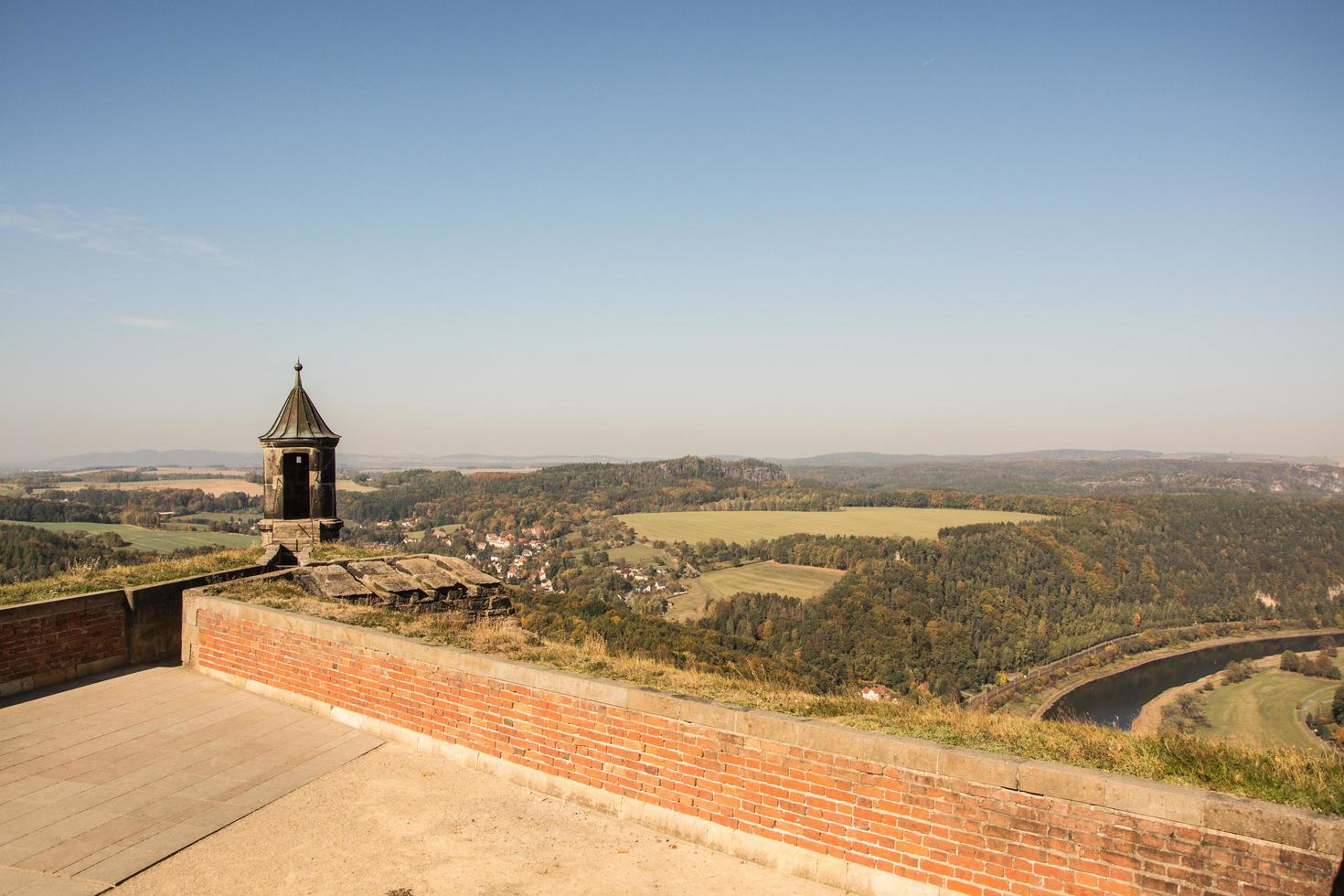 paisagem da fortaleza de konigstein saxão suíça, outono viajando na bastilha saxônica foto