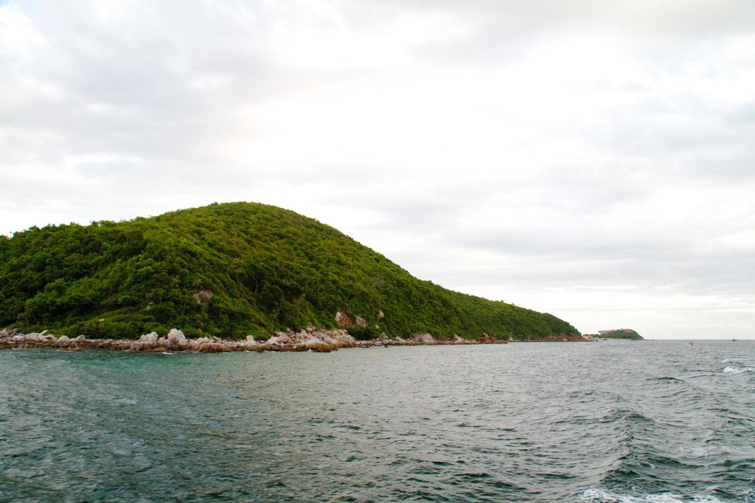 lindo mar azul das ilhas similan na tailândia, ásia foto