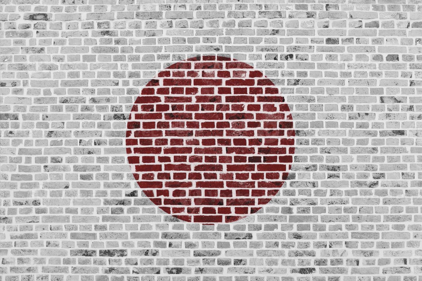 bandeira do japão pintada em uma parede de tijolos foto