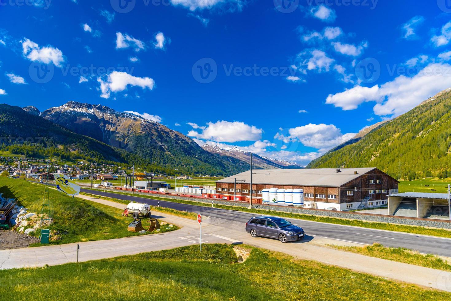 toyota avensis t25 nas montanhas dos alpes, samedan, maloja, graubuend foto