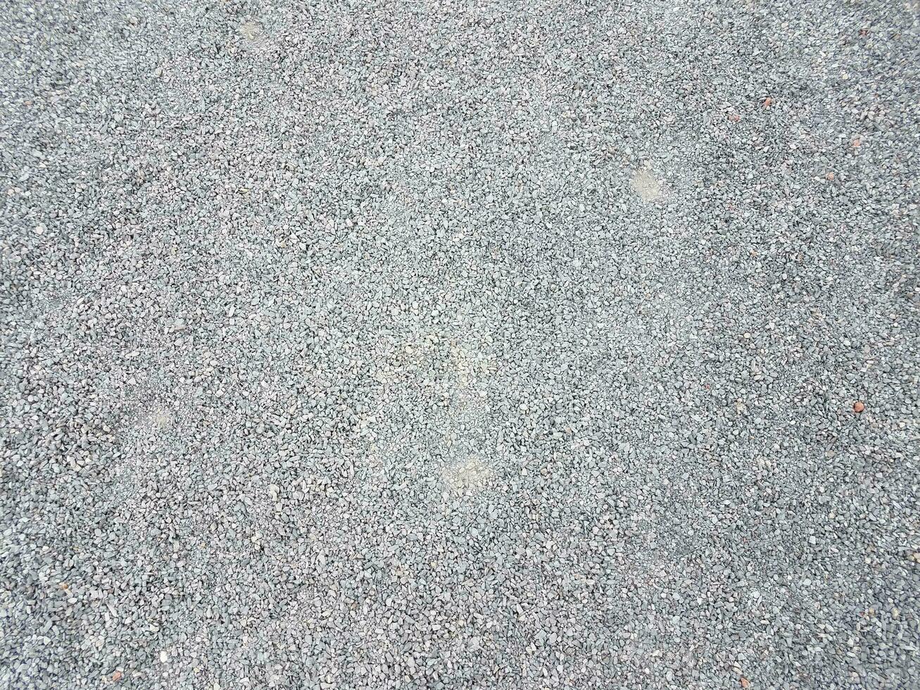 seixos ou pedras cinzentas no chão foto