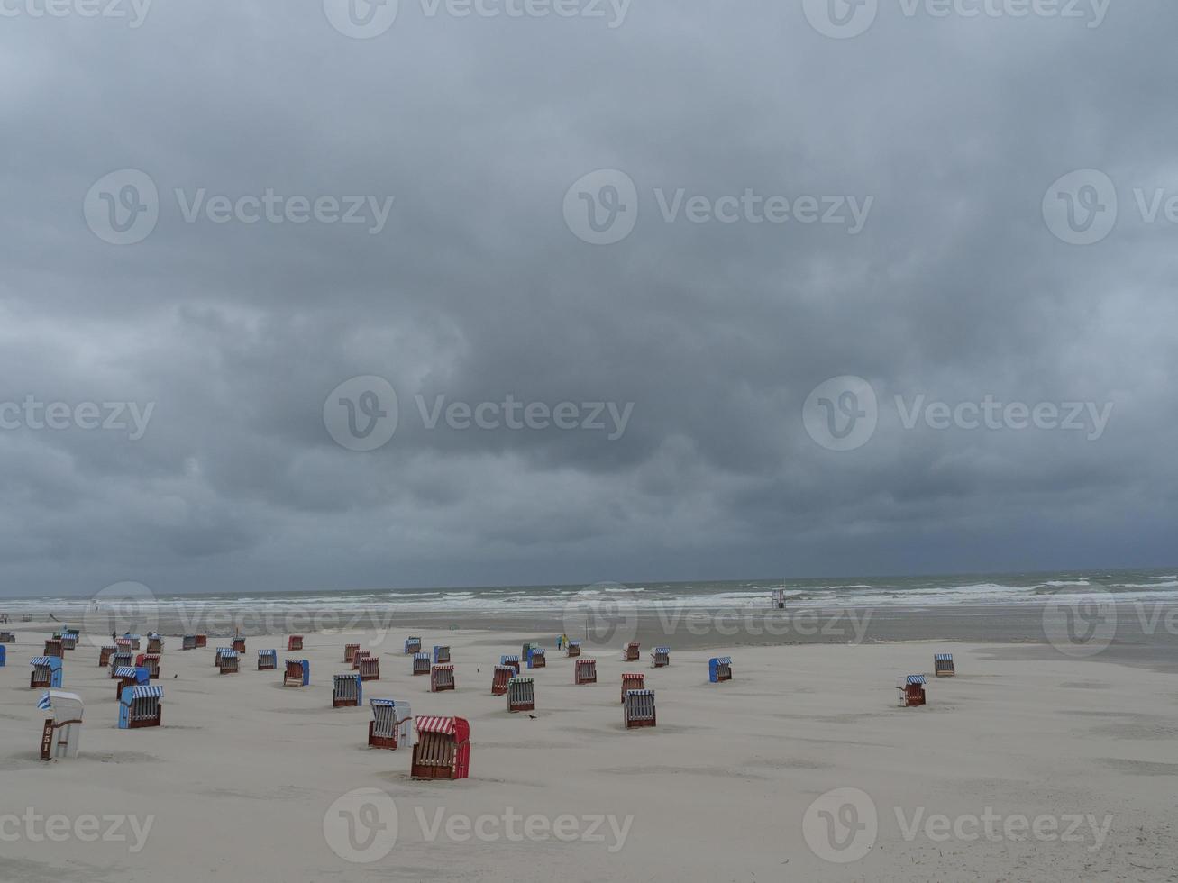 na praia da ilha juist foto