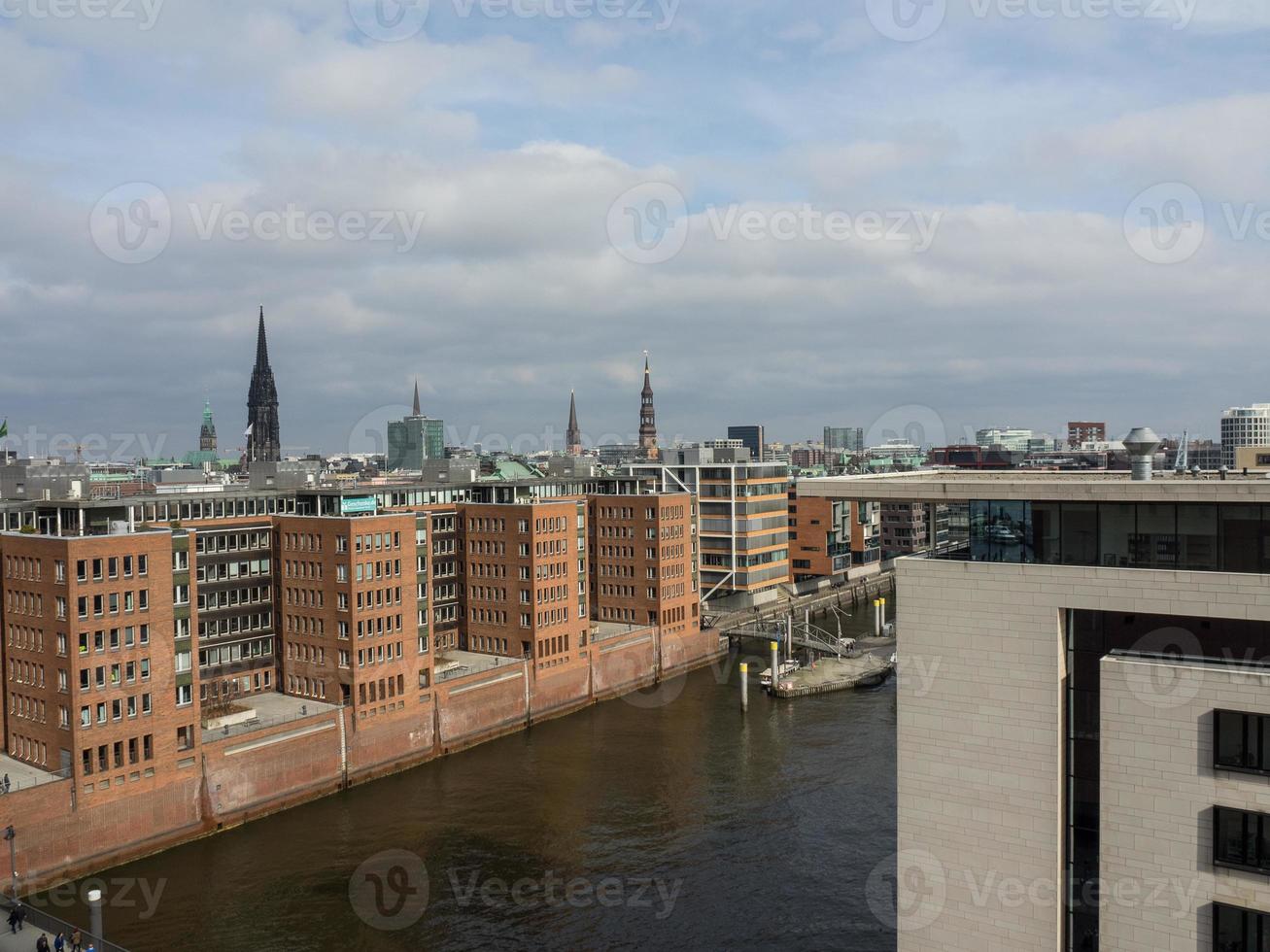 a cidade de hamburgo no rio elba foto