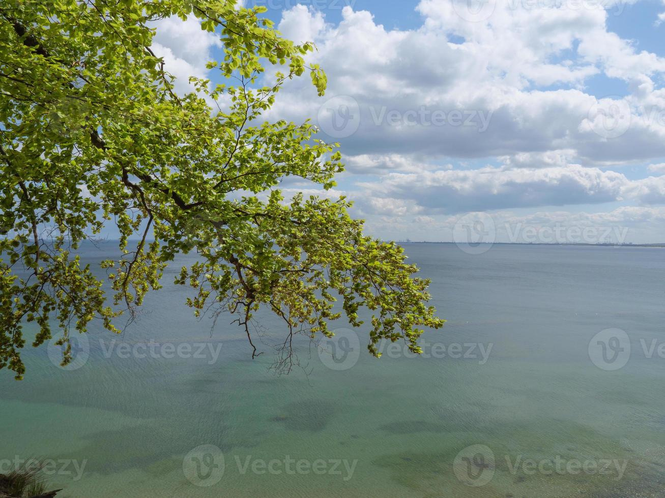 praia no mar báltico na polônia foto