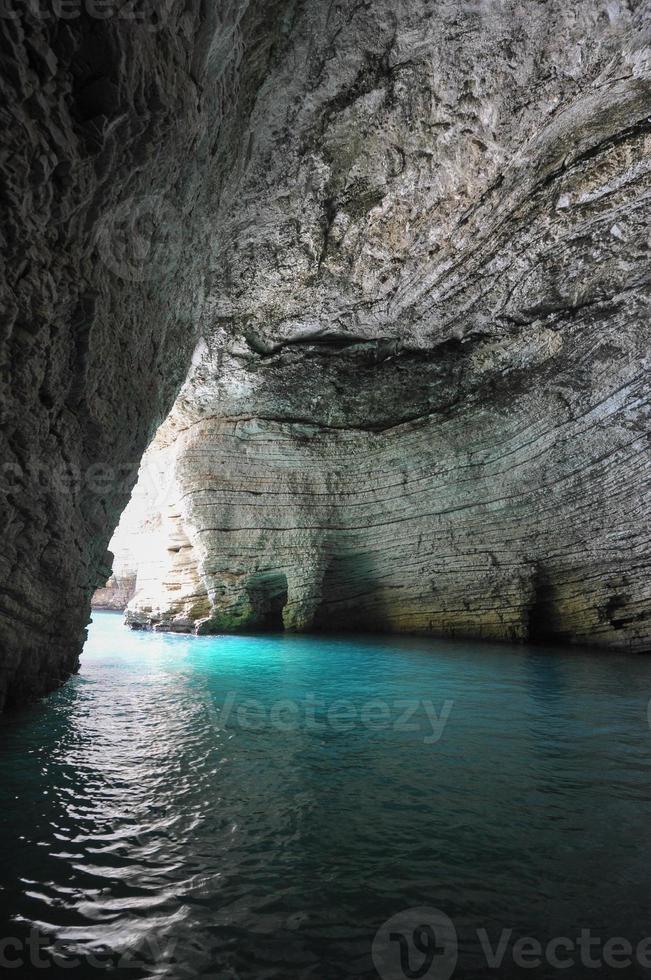 cavernas do mar em vieste foto