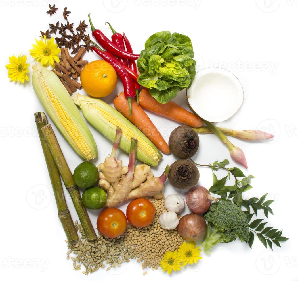 frutas e legumes saudáveis foto