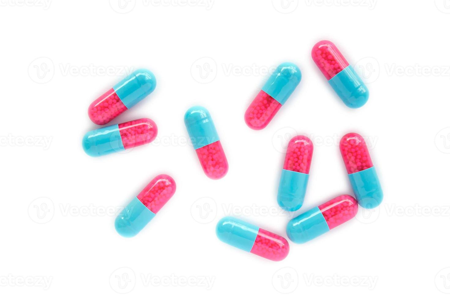 pílulas isoladas no fundo branco foto