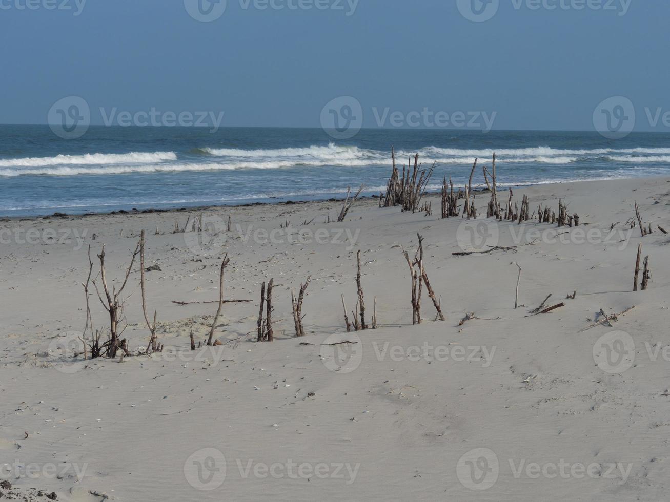 a praia da ilha juist na alemanha foto