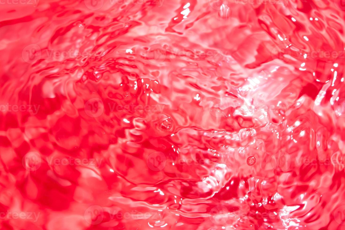 abstrato vermelho em desfoque. superfície líquida embaçada em vermelho vívido. foto