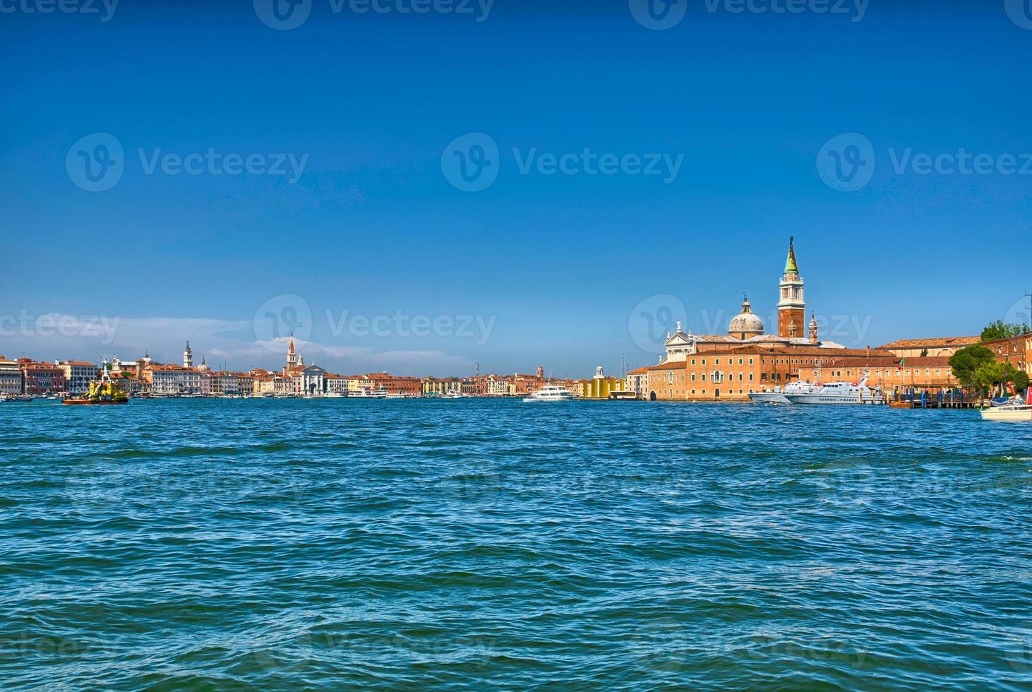 bela vista para o mar veneziano de verão em veneza, itália, hdr foto