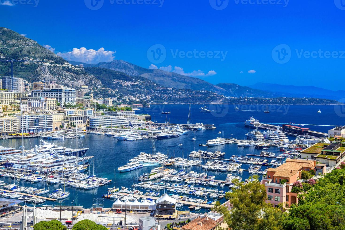 porto com iates em la condamine, monte-carlo, mônaco, cote d'azur, riviera francesa foto