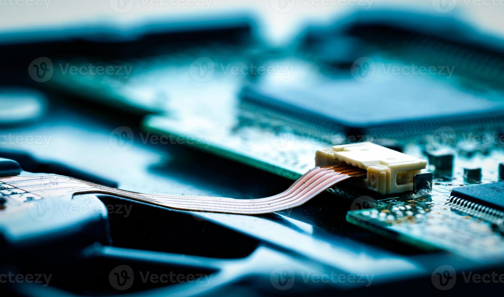 placa de circuito eletrônico. placa-mãe do computador. placa de circuito integrado do computador. detalhe da placa de circuito eletrônico. memória de hardware de informação digital. tecnologia de engenharia eletrônica. foto